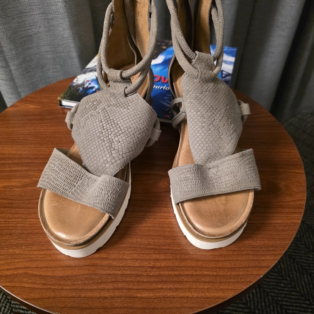 Women's Brown Sandals - Picture 3 of 11